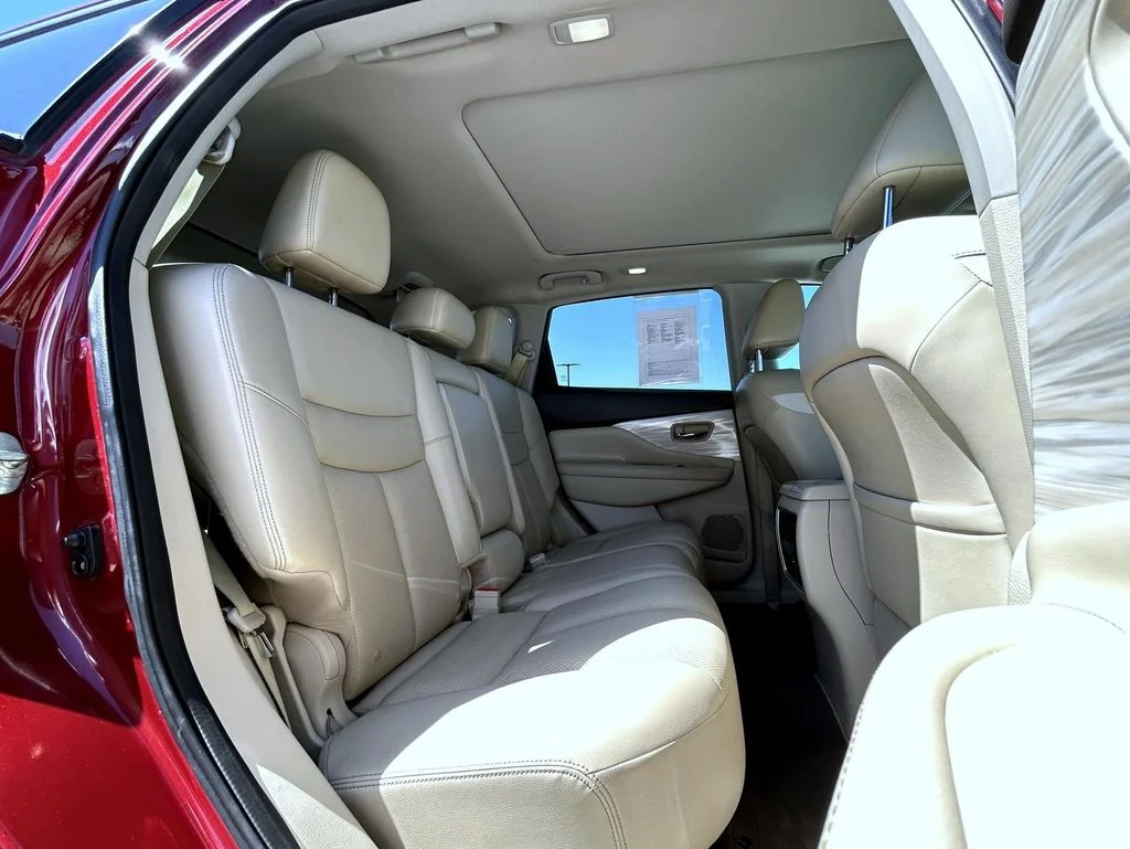Used 2017 Red Nissan Platinum image 19