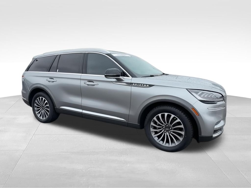 Used 2023 Silver Lincoln Standard image 2