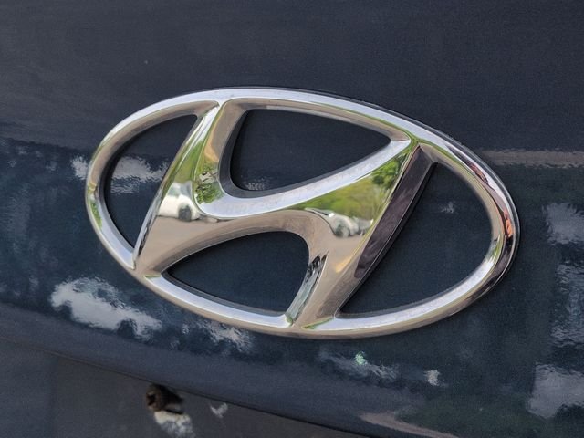 Used 2015 Blue Hyundai SE image 23