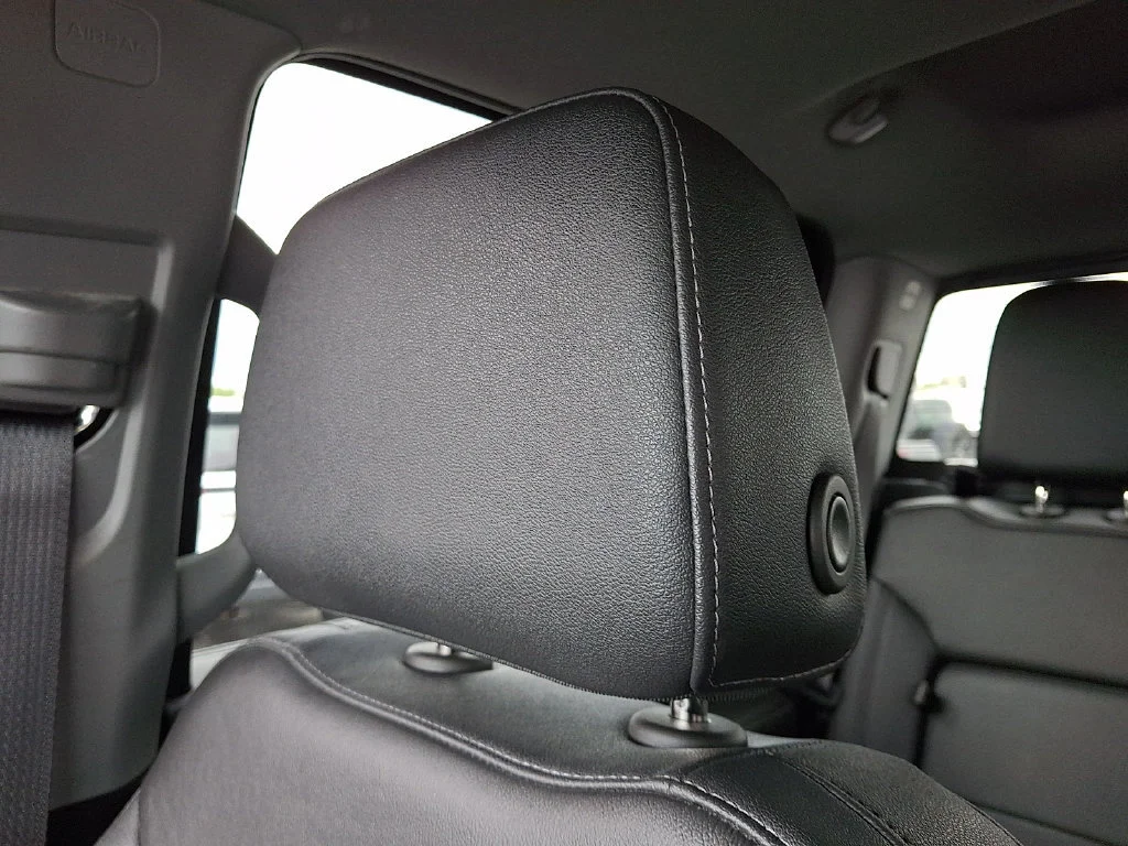Used 2024 Summit White Chevrolet RST image 18