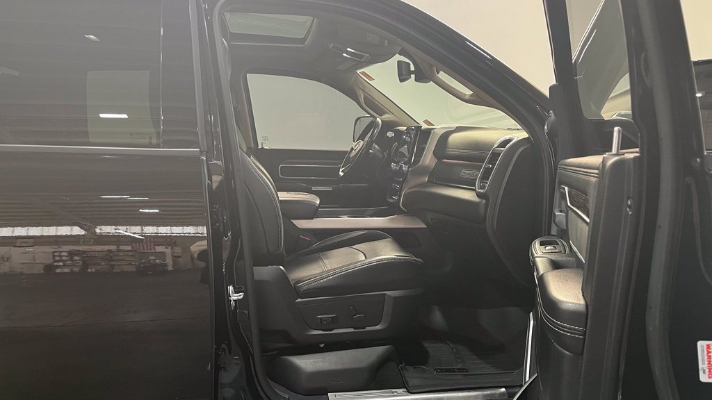 Used 2019 Diamond Black Ram Laramie image 14