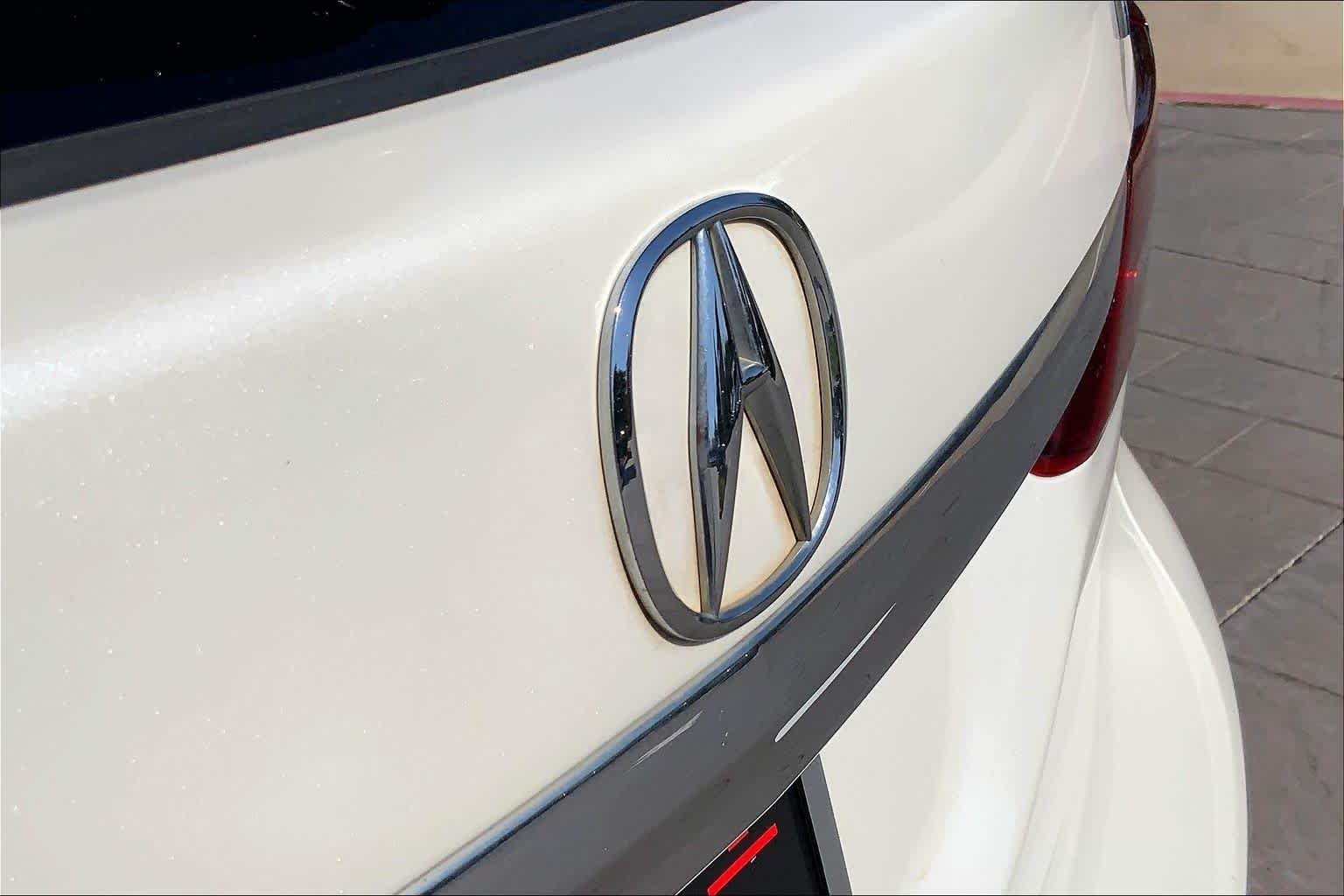 Used 2019 White Diamond Pearl Acura  image 30
