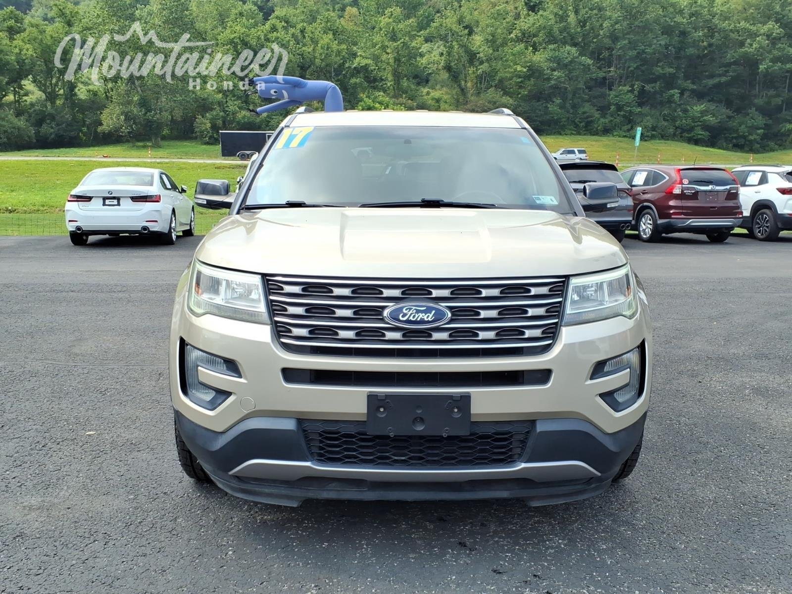 Used 2017 White Gold Ford XLT image 3
