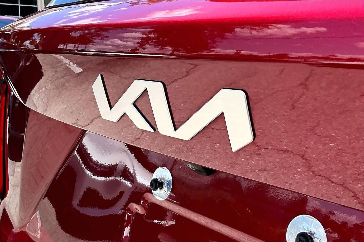 Used 2023 Passion Red Kia SX image 31
