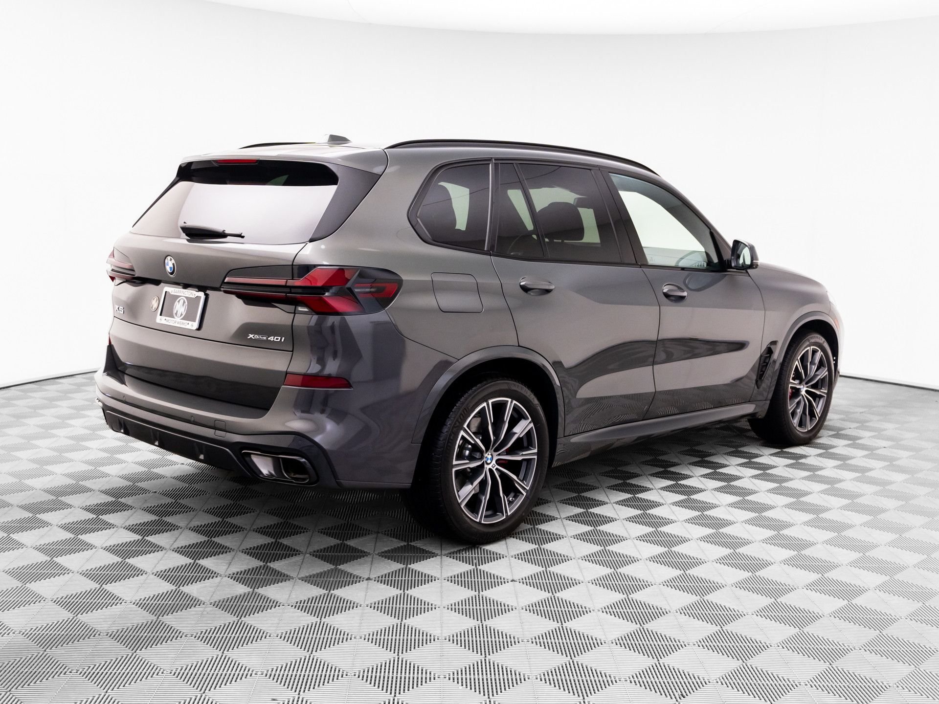 Certified Used 2024 Dravit Grey Metallic BMW xDrive40i image 5
