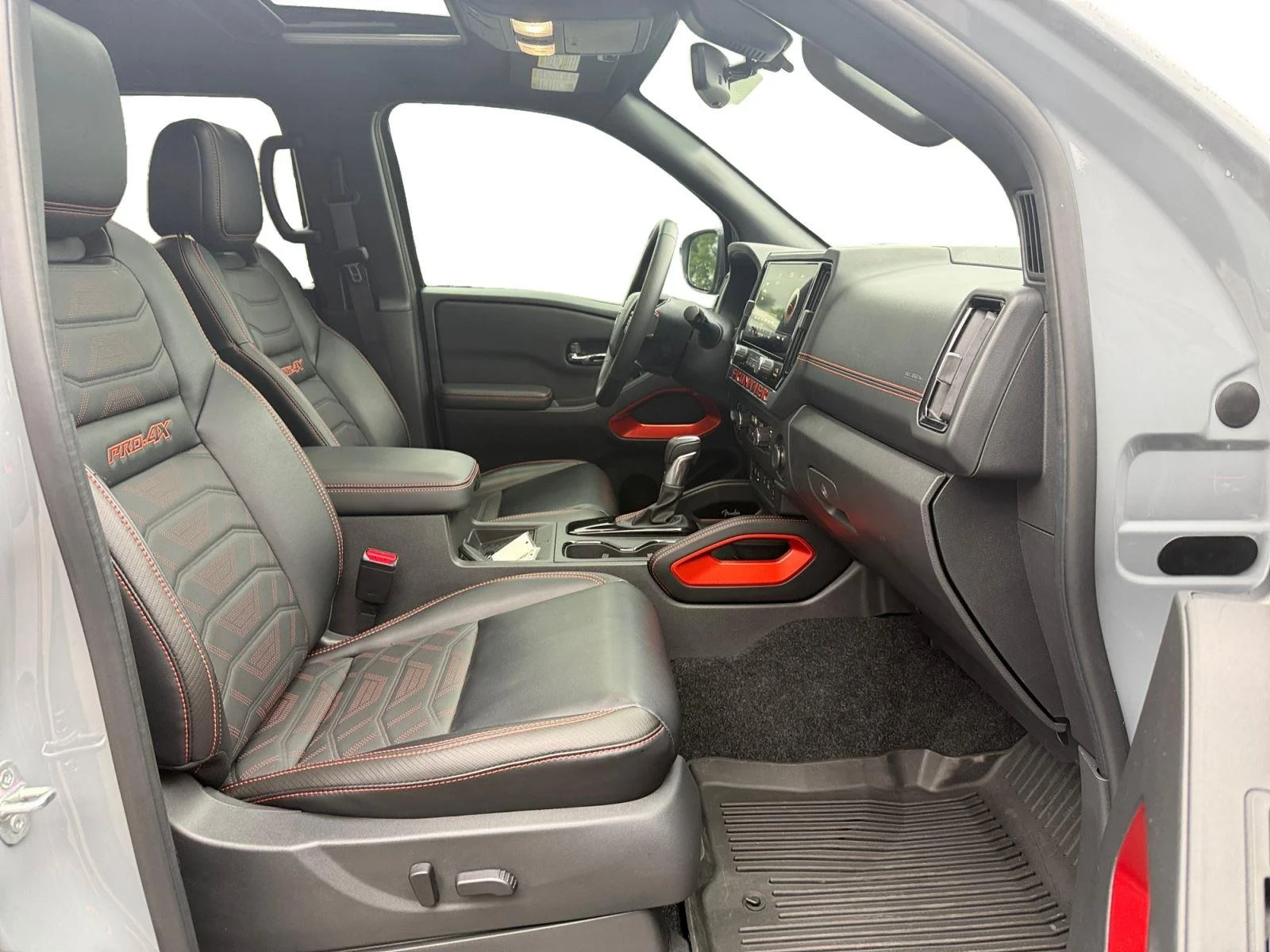 Used 2025 Boulder Gray Pearl Nissan PRO-4X image 15