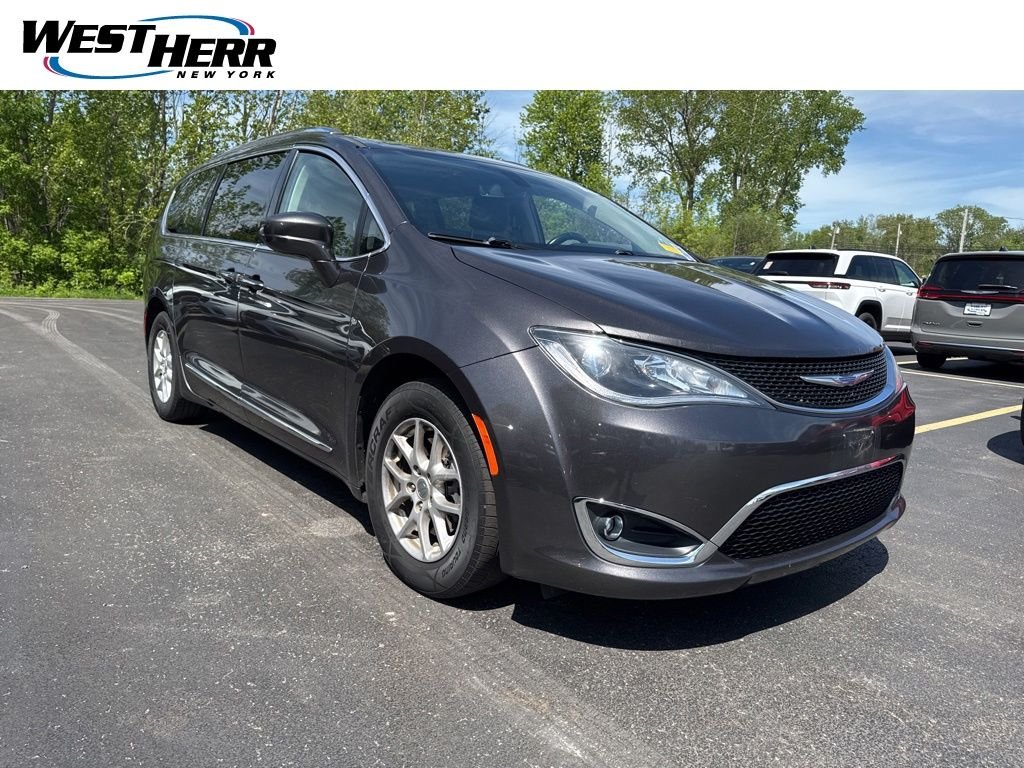 2020 Chrysler Pacifica Touring L's photo