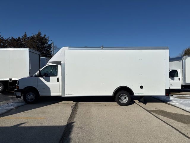 New 2025 Summit White Chevrolet 2WT image 3