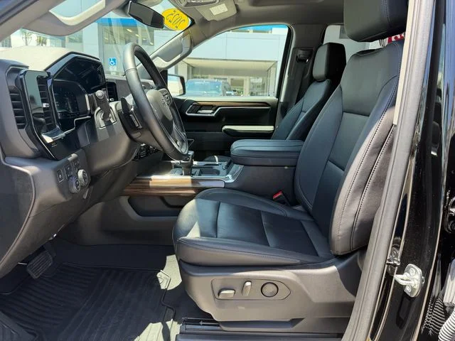 Used 2025 Black Chevrolet RST image 10