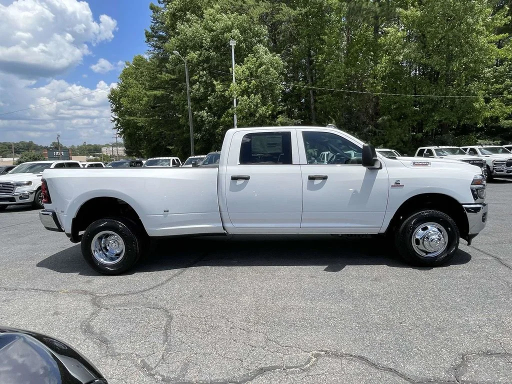 New 2026 Bright White Clear-Coat Exterior Paint RAM Tradesman image 9