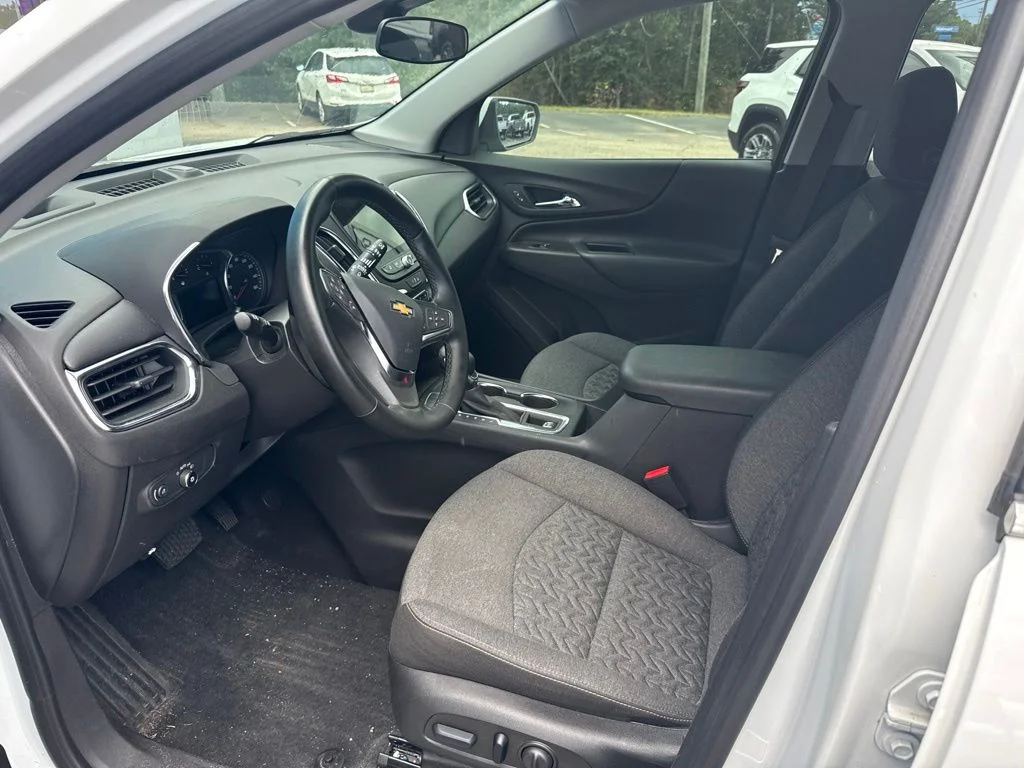Used 2024 Summit White Chevrolet LT image 7