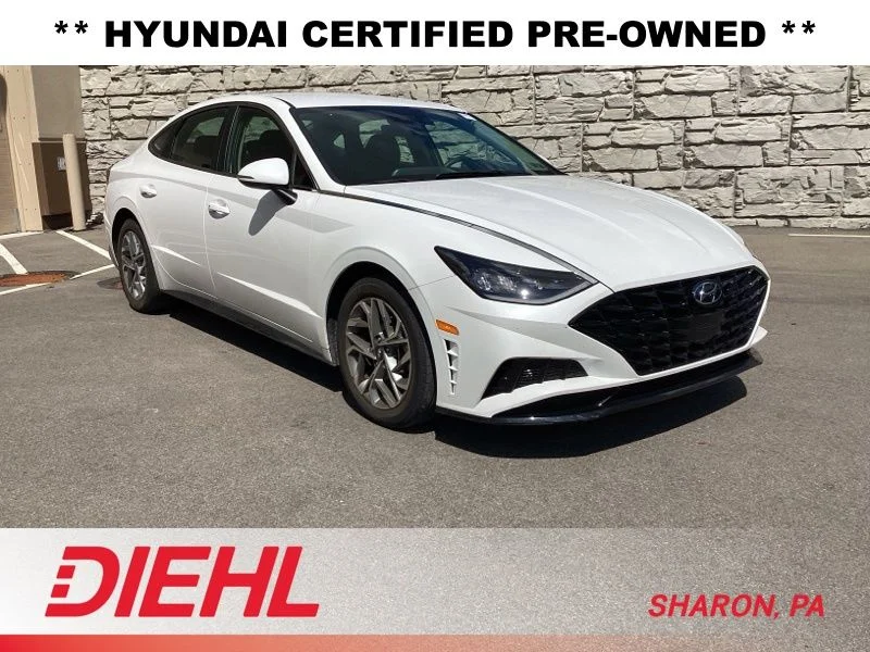 Used 2023 White Hyundai SEL image 1