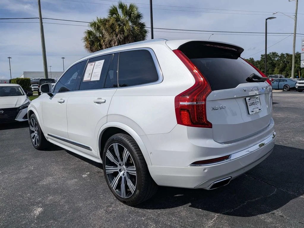 Used 2021 White Volvo T6 Inscription image 5