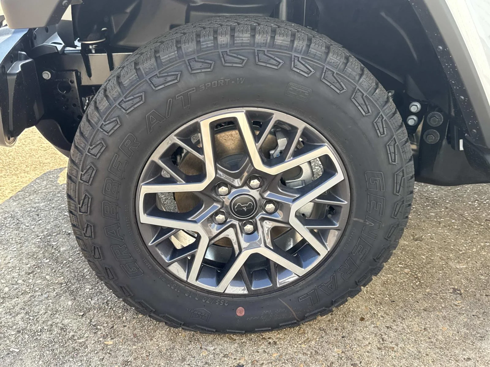 New 2026 Bright White Clear-Coat Exterior Paint Jeep Sahara image 3