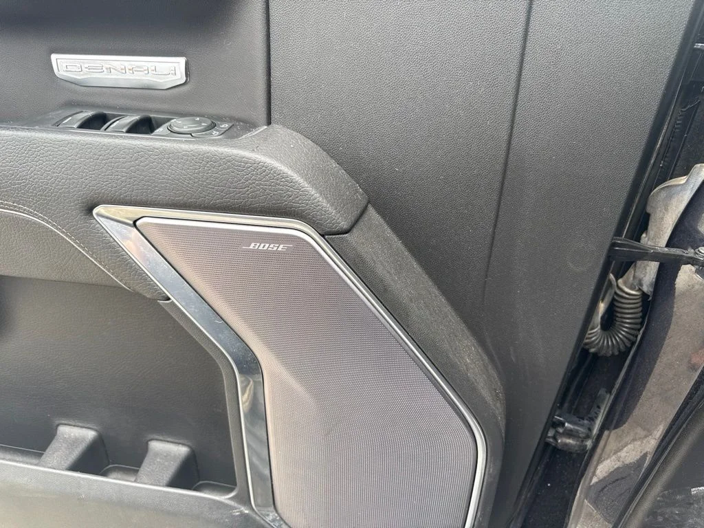 Used 2022 Silver GMC Denali image 12