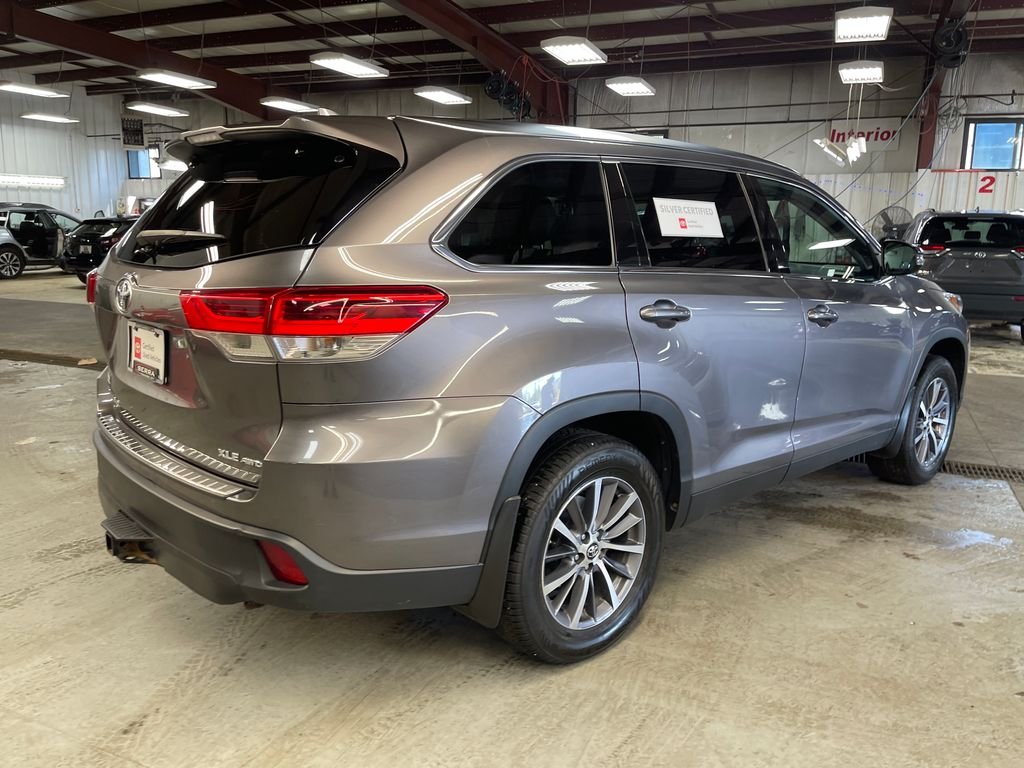 Used 2019 Gray Toyota XLE image 5