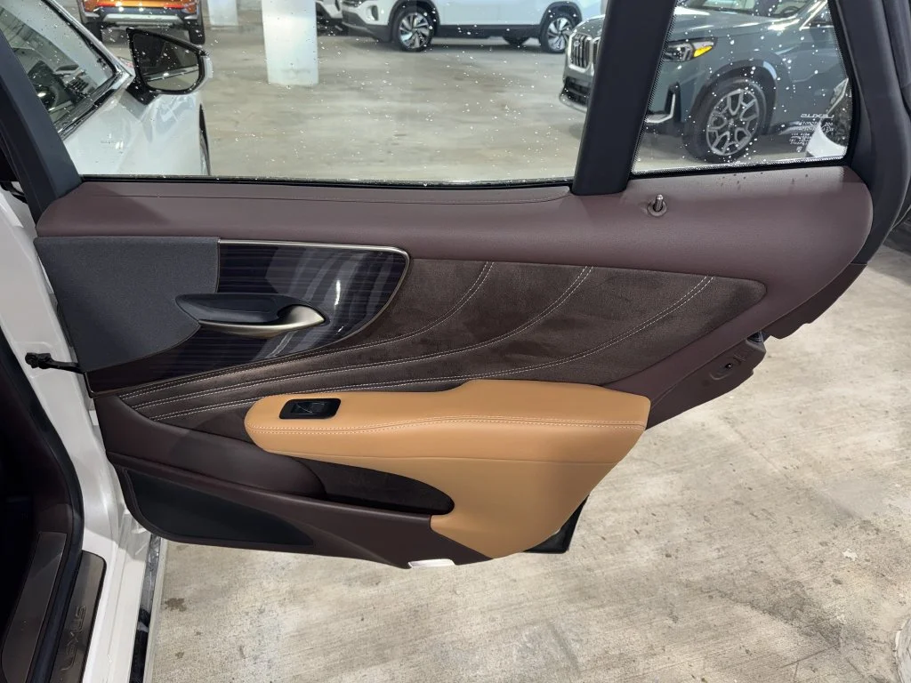 Used 2019 White Lexus 500 Base image 11