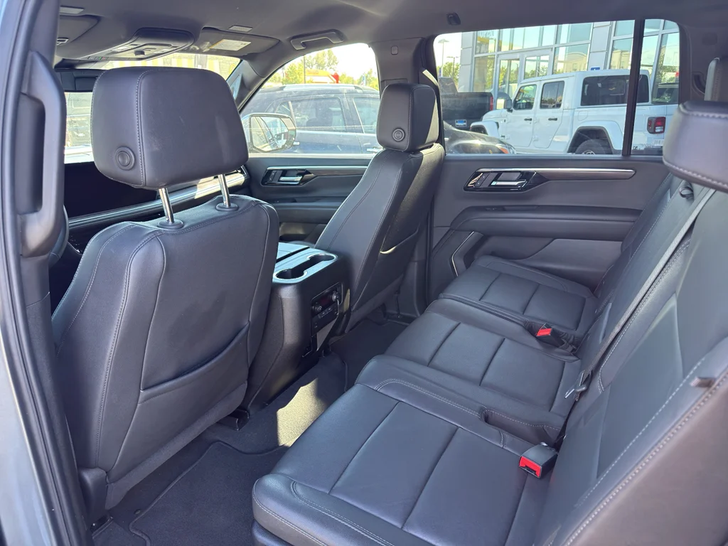 Used 2025 Gray Chevrolet Z71 image 15