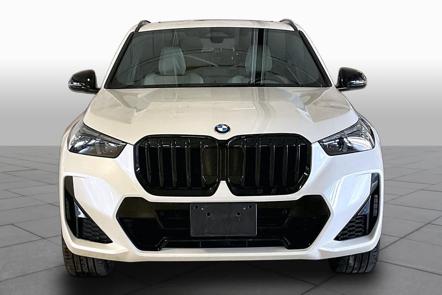 Certified Used 2025 Mineral White Metallic BMW xDrive28i image 3