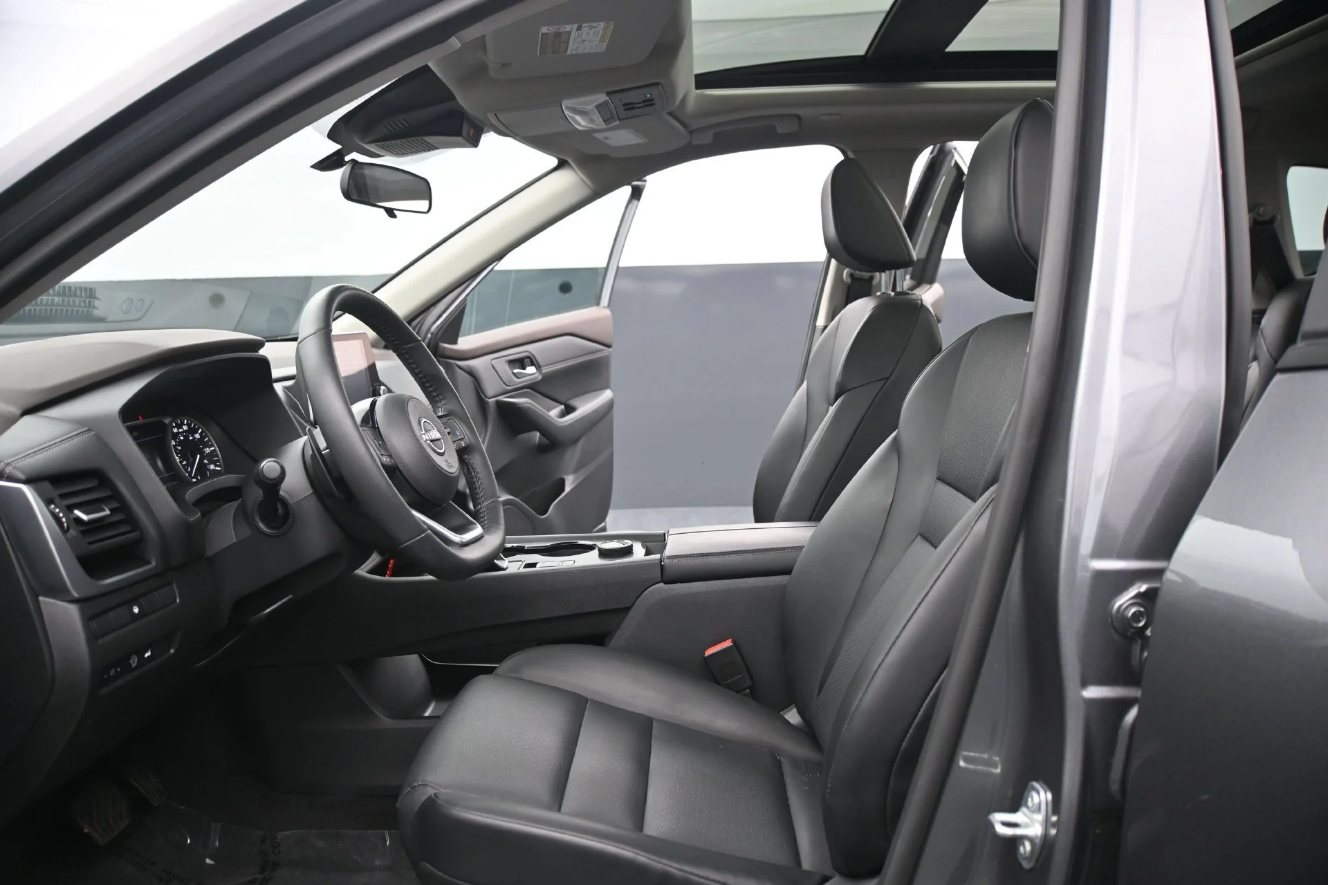 Used 2023 Gun Metallic Nissan SV image 20