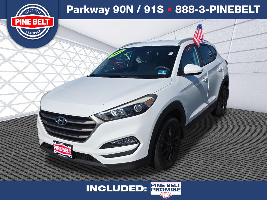 Used 2016 Dazzling White Hyundai SE image 1