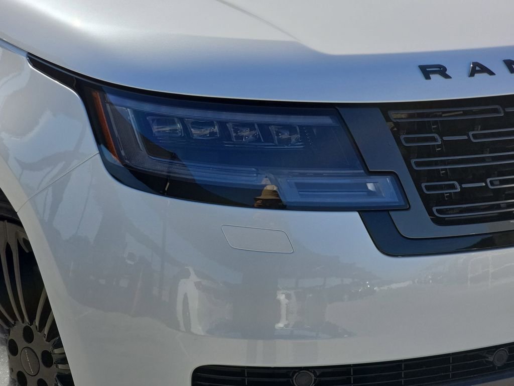 New 2026 Icy White Land Rover SE image 33