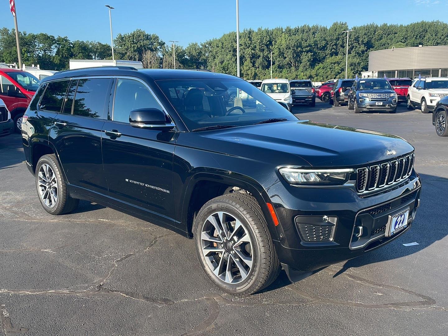 Used 2022 Diamond Black Jeep Overland image 7