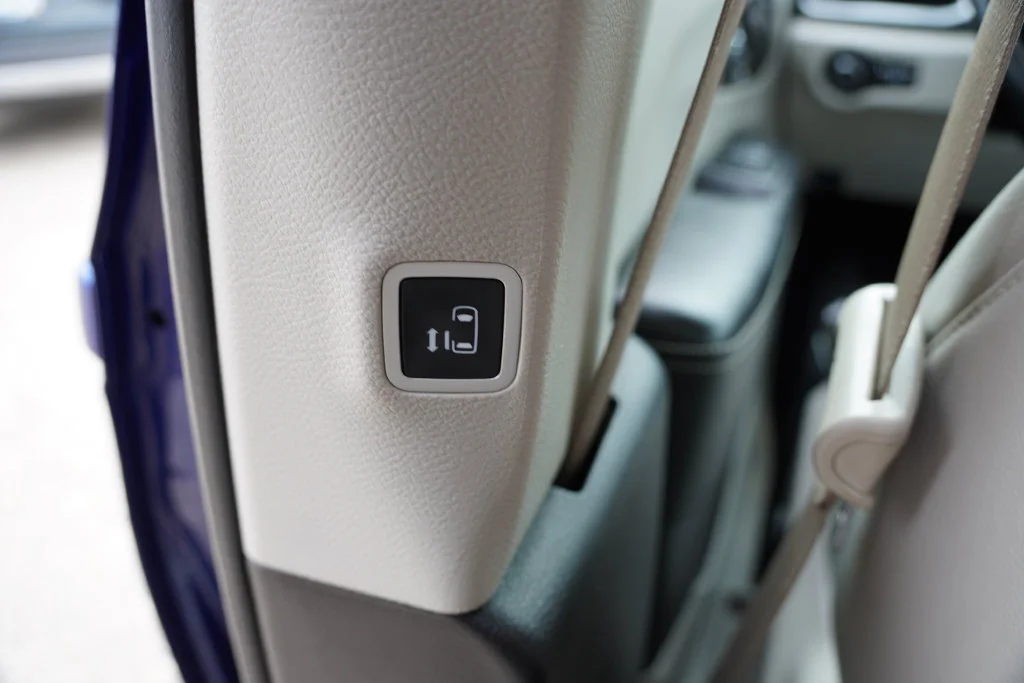 Used 2021 Blue Chrysler Touring L image 22