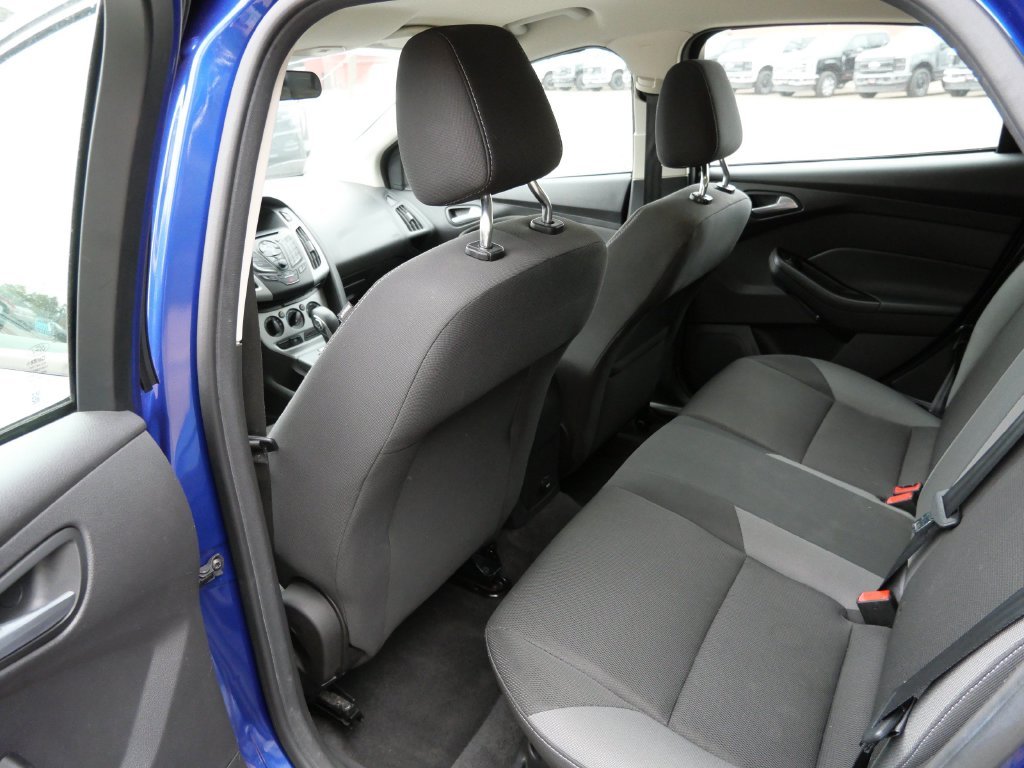 Used 2012 Blue Ford SE image 13