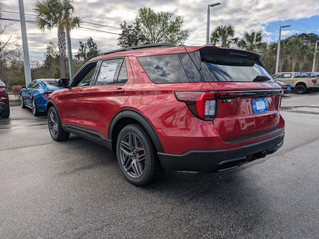 New 2026 Rapid Red Metallic Tinted Clearcoat Ford ST-Line image 6