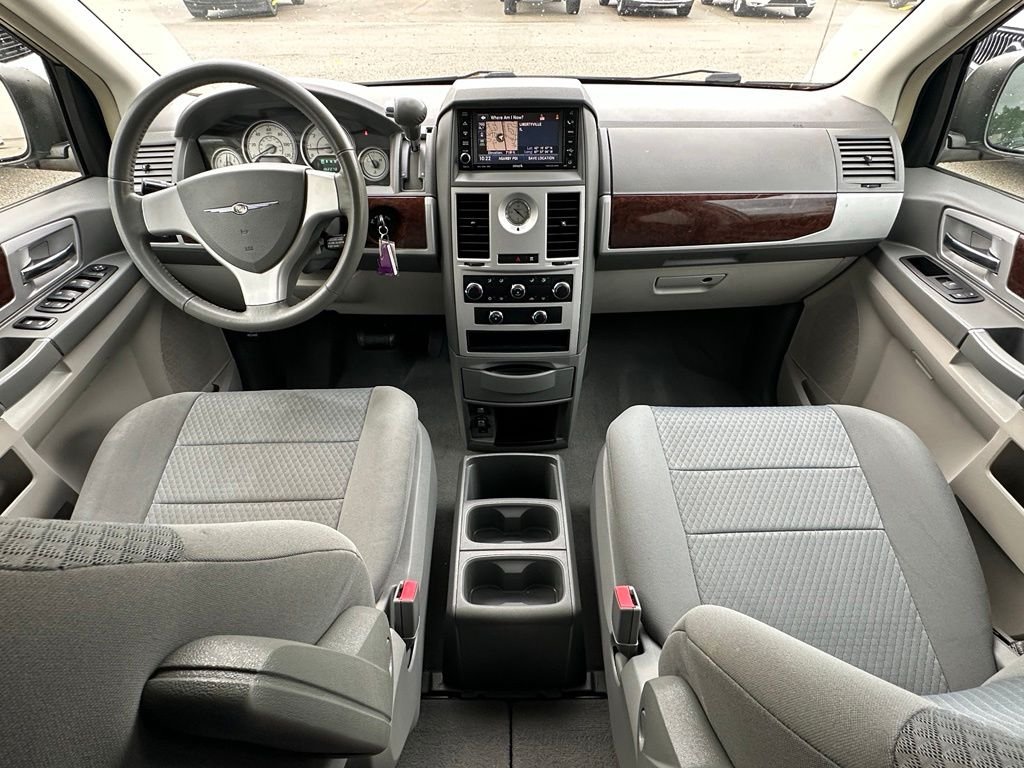 Used 2010 Gold Chrysler Touring image 20