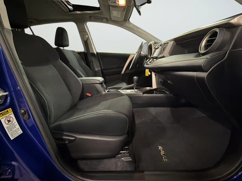 Used 2015 Blue Toyota XLE image 26