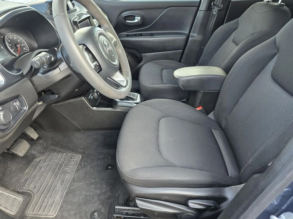 Used 2023 Slate Blue Pearlcoat Jeep Latitude image 9