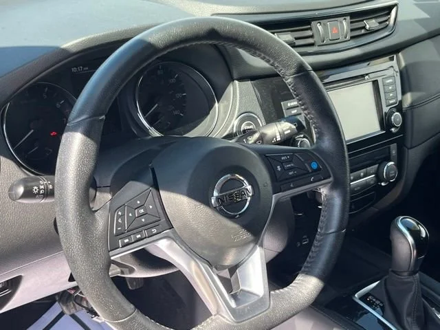 Used 2019 White Nissan SL image 13