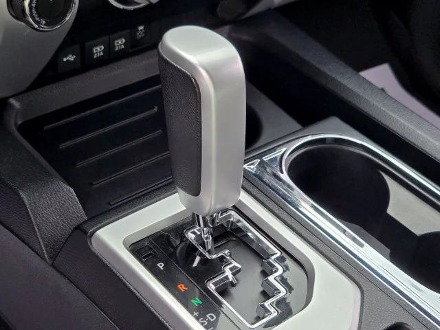 Used 2020 White Toyota SR5 image 28