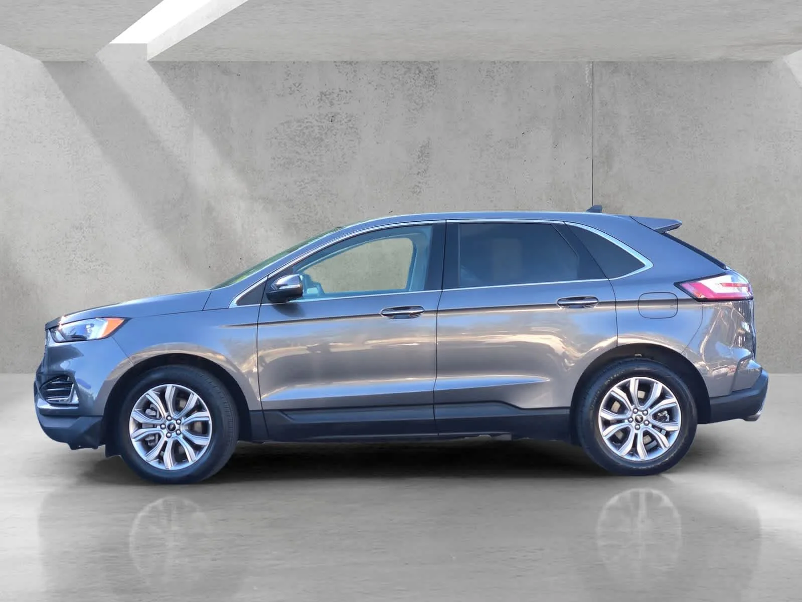 Used 2024  Ford Titanium image 7