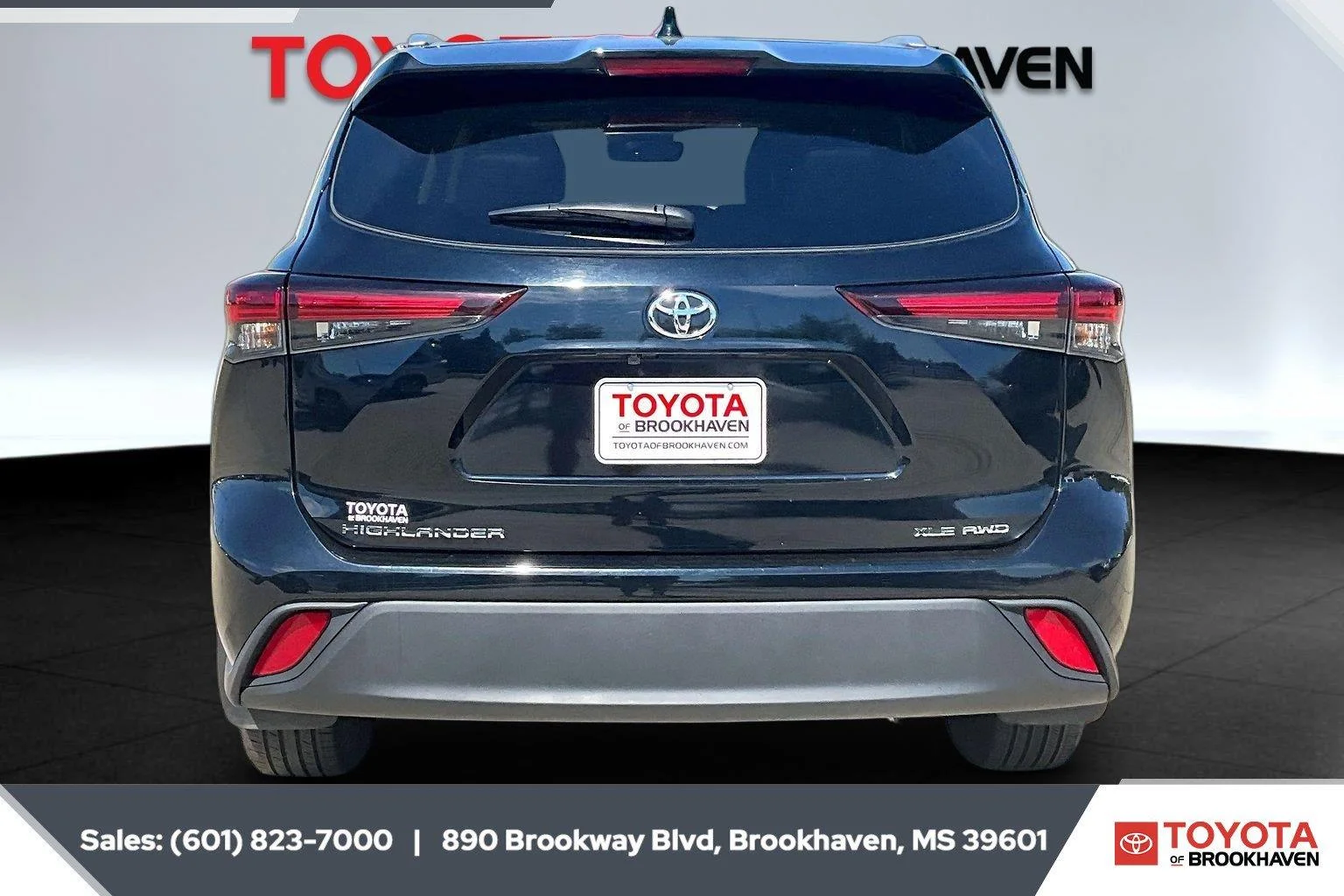 Used 2026 Midnight Black Metallic Toyota XLE image 4