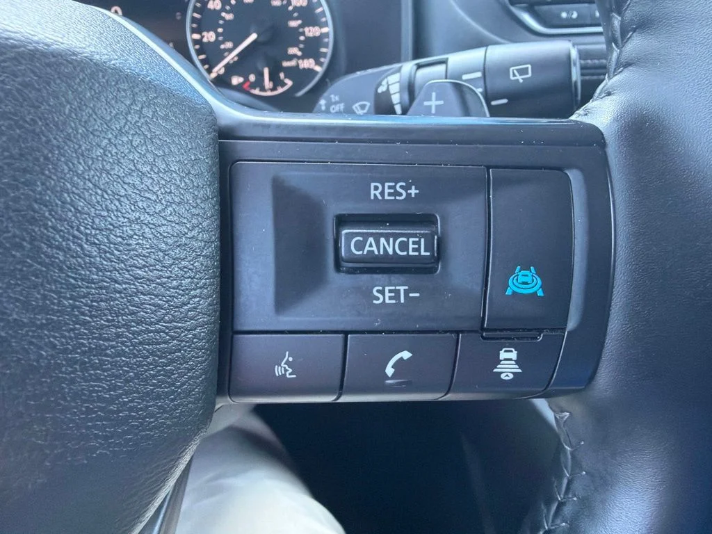 Used 2025 White Pearl Nissan SV image 11