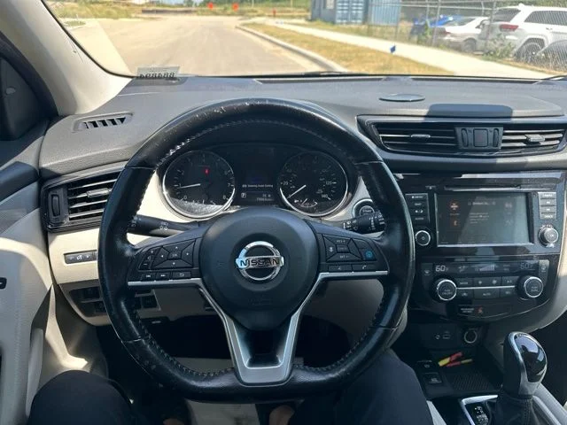 Used 2020 Blue Nissan SL image 13
