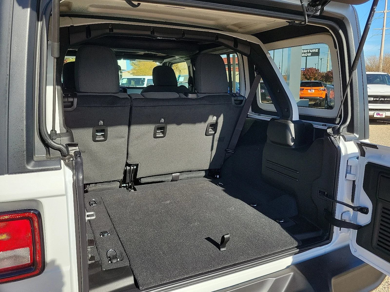 New 2026 PW7 Bright Whit Jeep 4-DOOR WILLYS image 8
