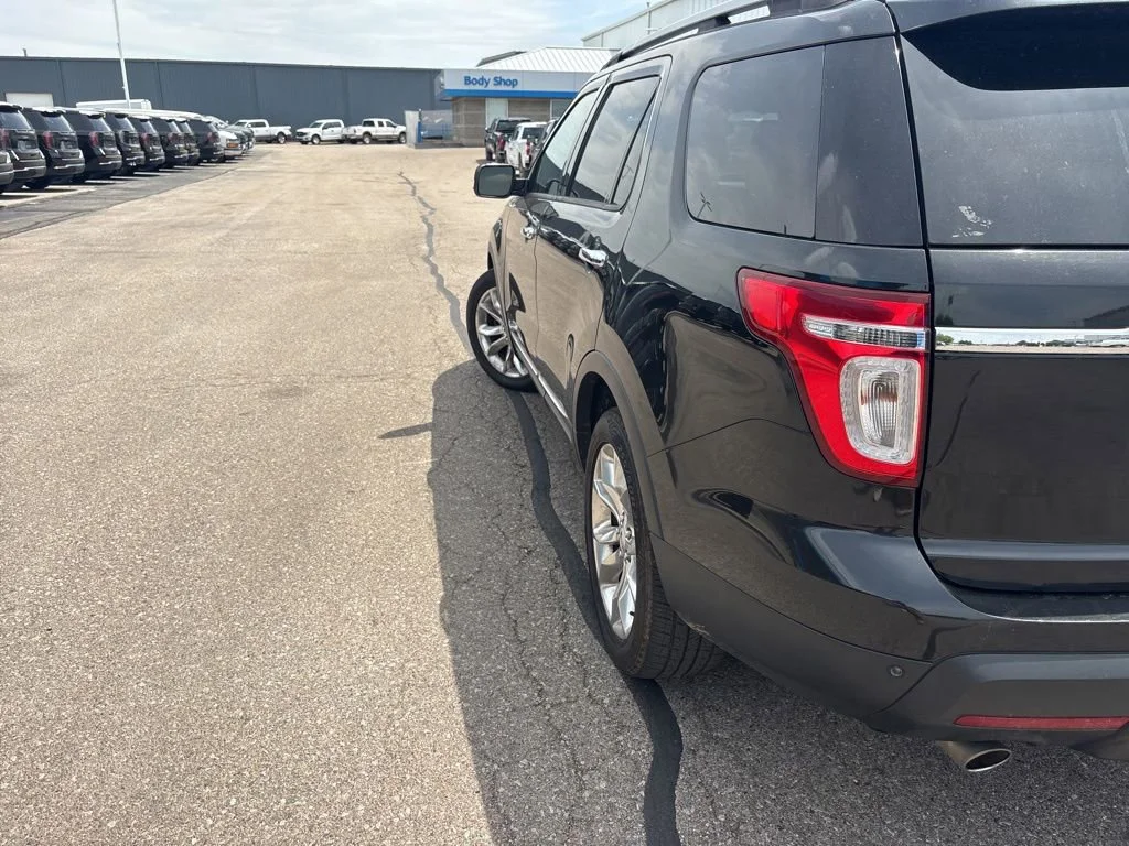 Used 2013 Black Ford Limited image 7