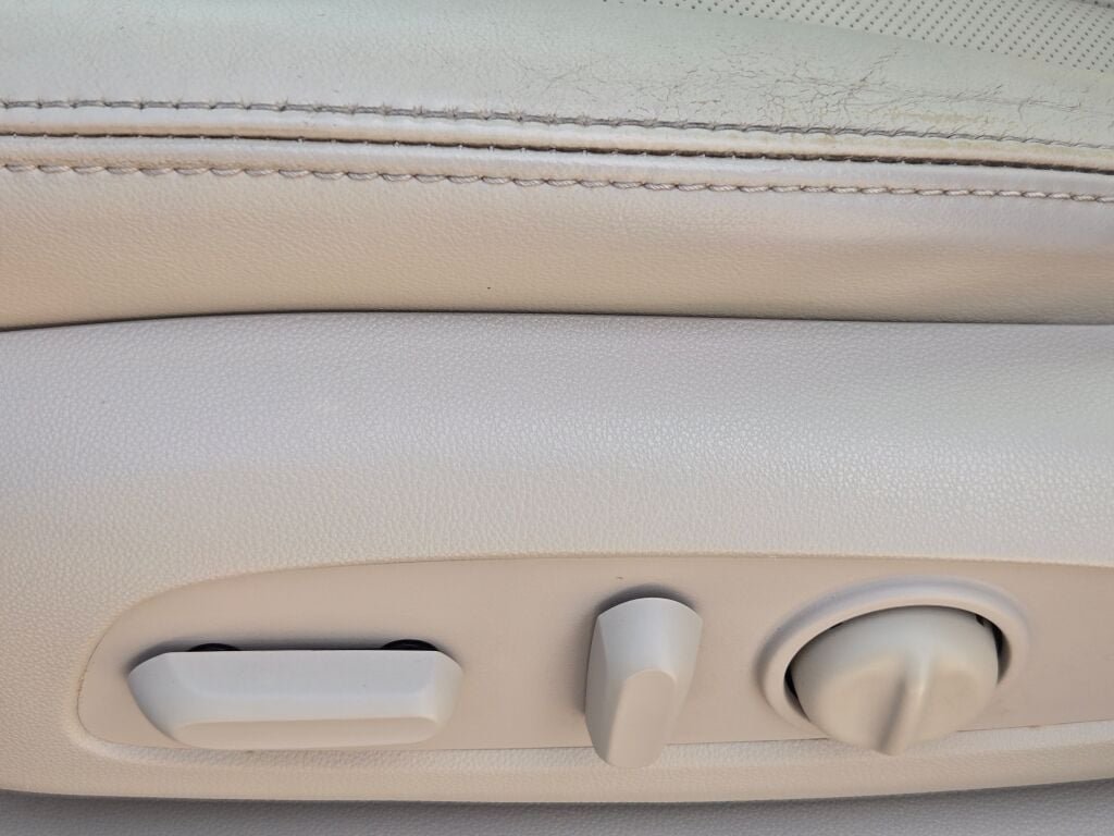Used 2018 Silver Buick Essence image 25