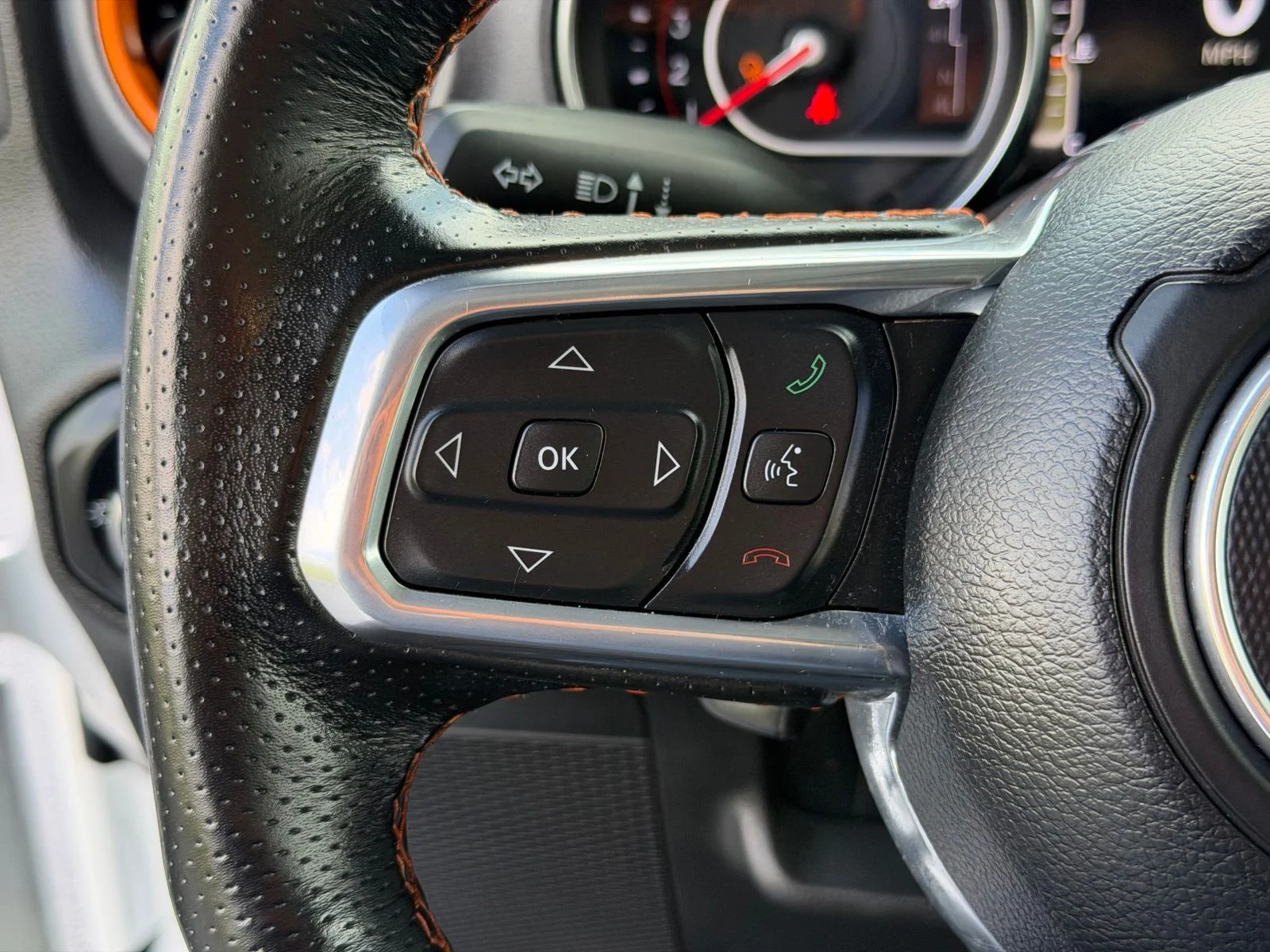 Used 2022 White Jeep Mojave image 17