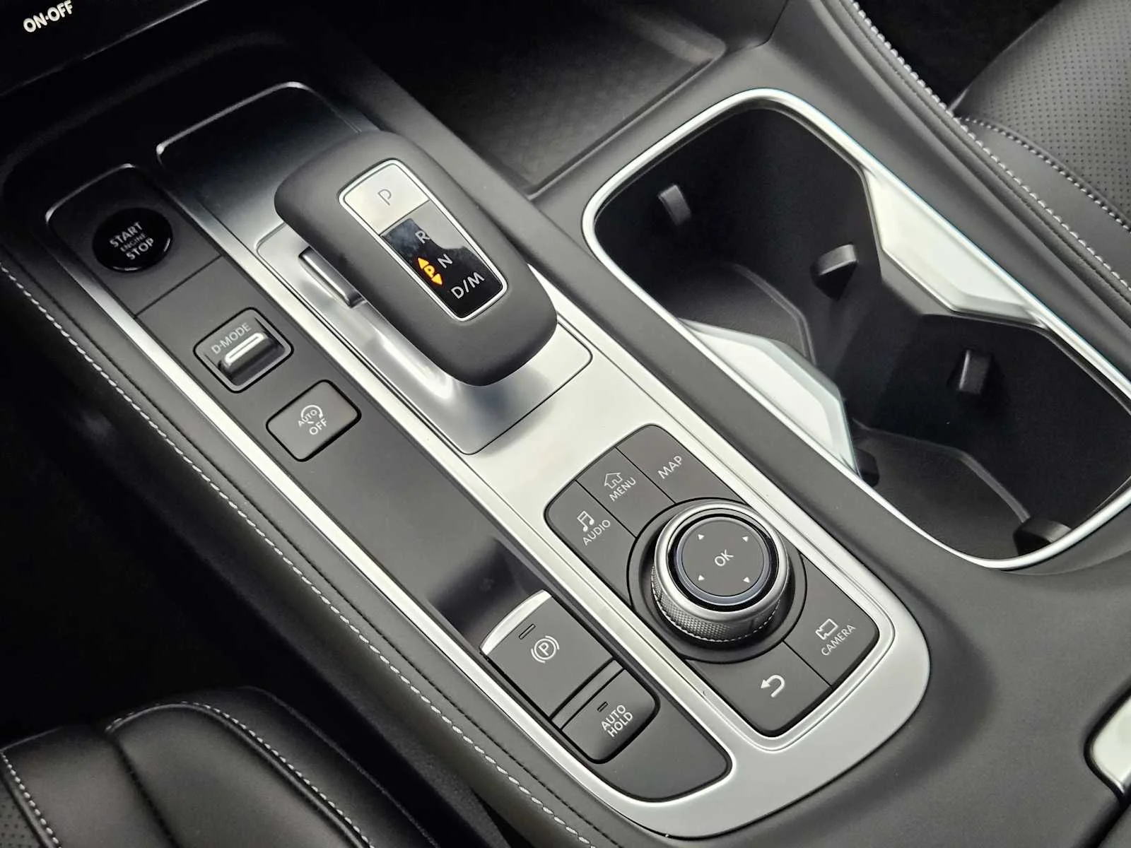 New 2026 MINERAL BLACK INFINITI Luxe FWD image 14