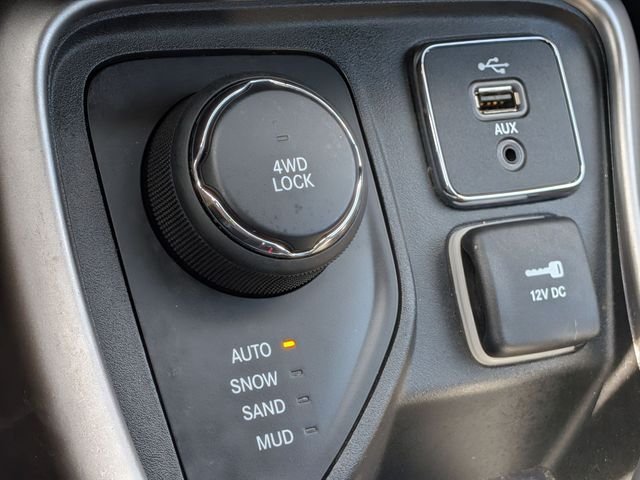 Used 2017 Green Jeep Latitude image 18