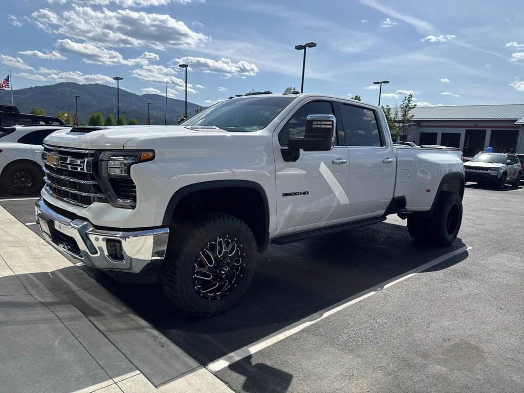 2025 Chevrolet Silverado HD LTZ 4WD Crew Cab Long Box DRW's photo