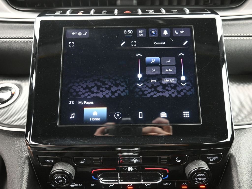 Used 2024 Gray Jeep Altitude image 9