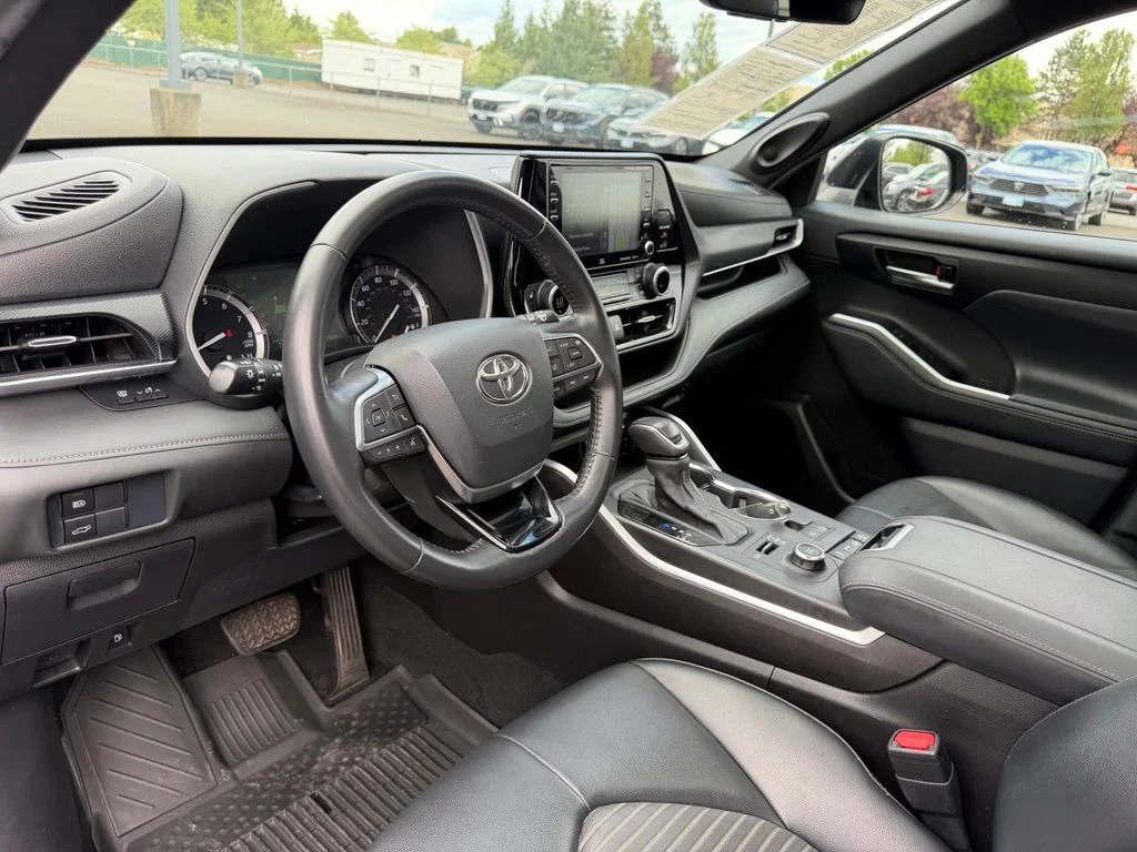 Used 2021 Midnight Black Metallic Toyota XSE image 16