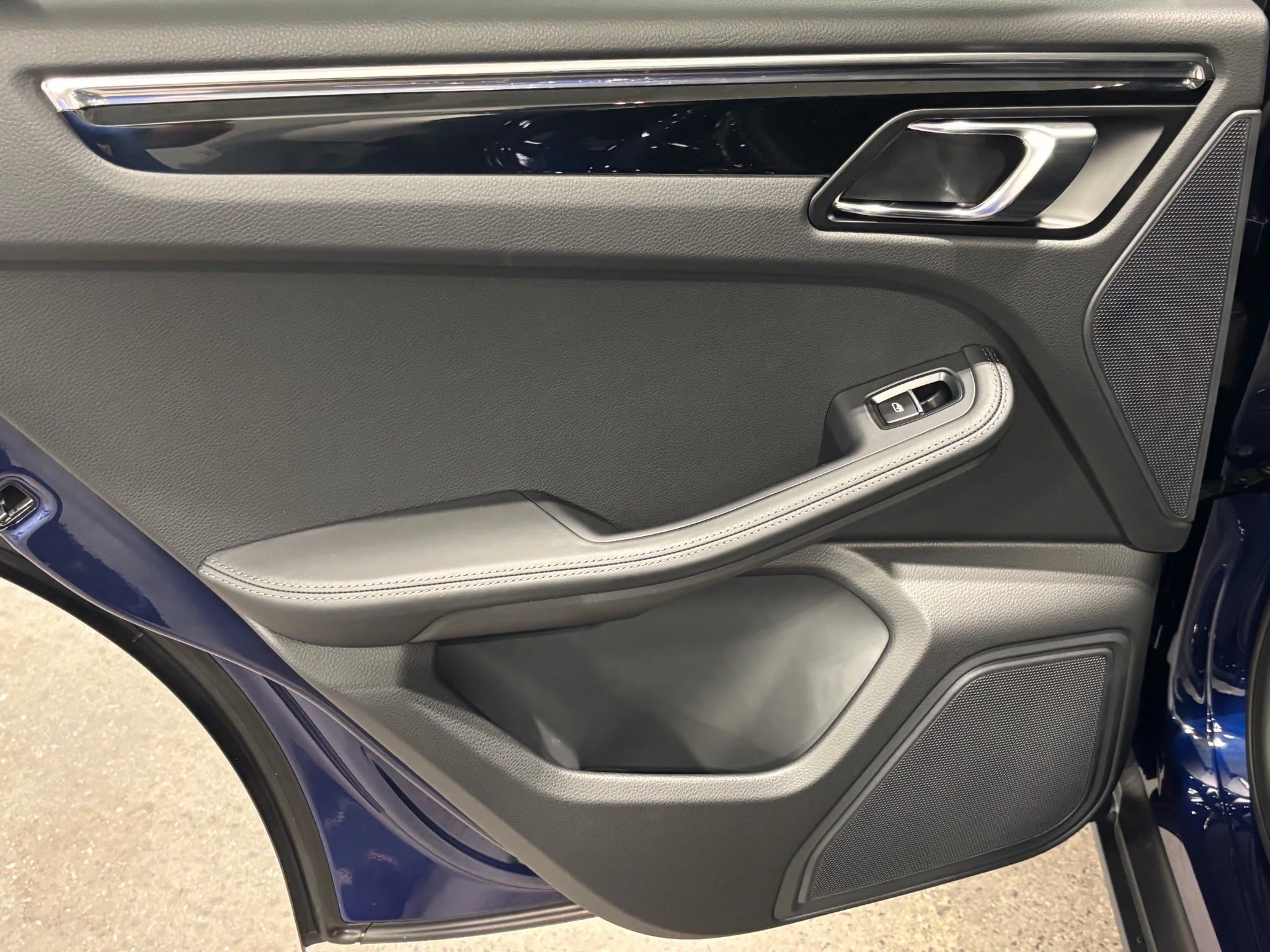 New 2026 Gentian Blue Metallic Porsche  image 26