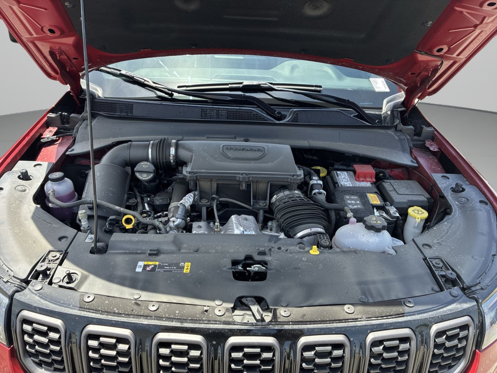 New 2026 Red Hot Pearlcoat Jeep Latitude image 33